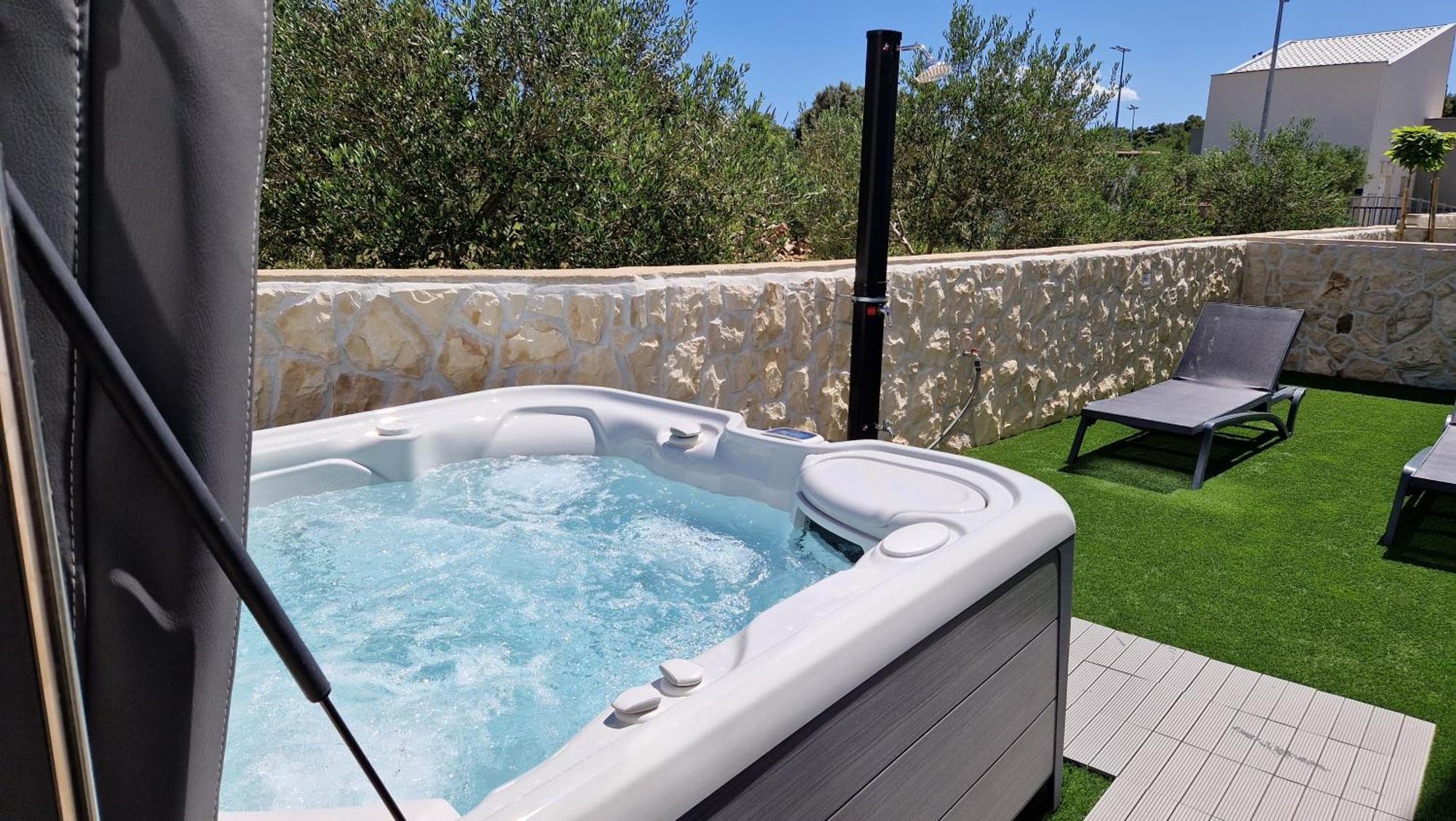 Luxury Terracotta Sun With Private Jacuzzi And Garden Apartament Novalja