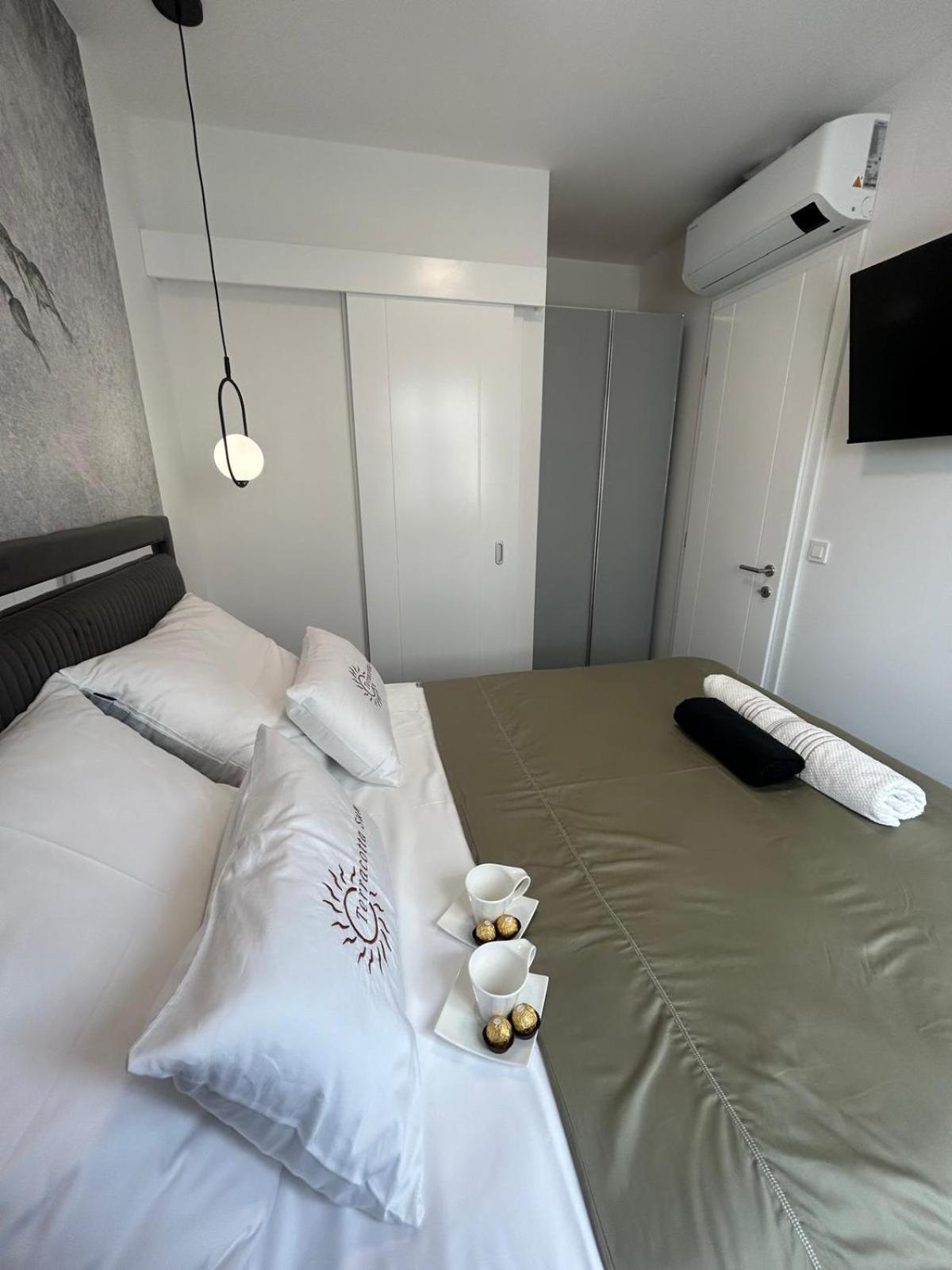 Luxury Terracotta Sun With Private Jacuzzi And Garden Apartament *