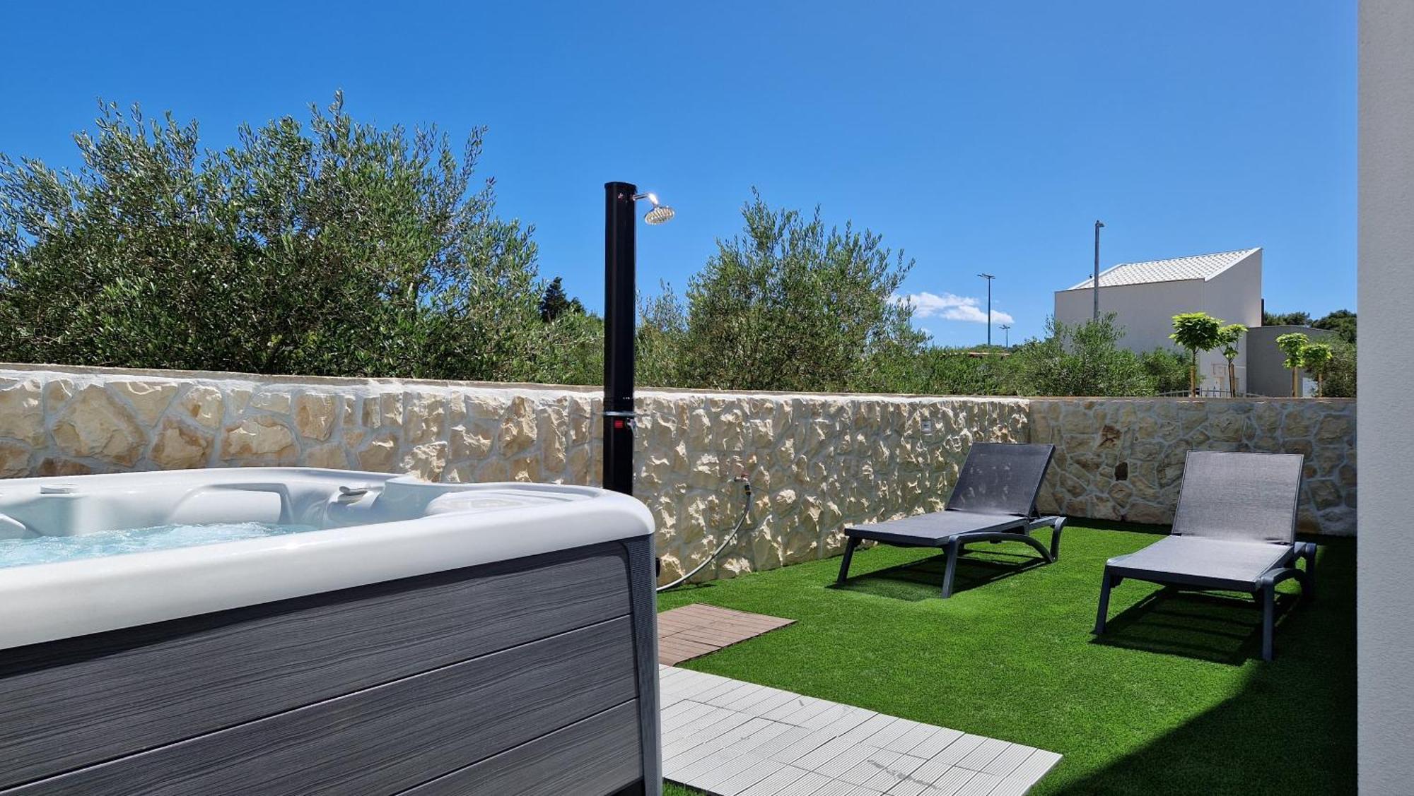 Luxury Terracotta Sun With Private Jacuzzi And Garden Apartament Novalja