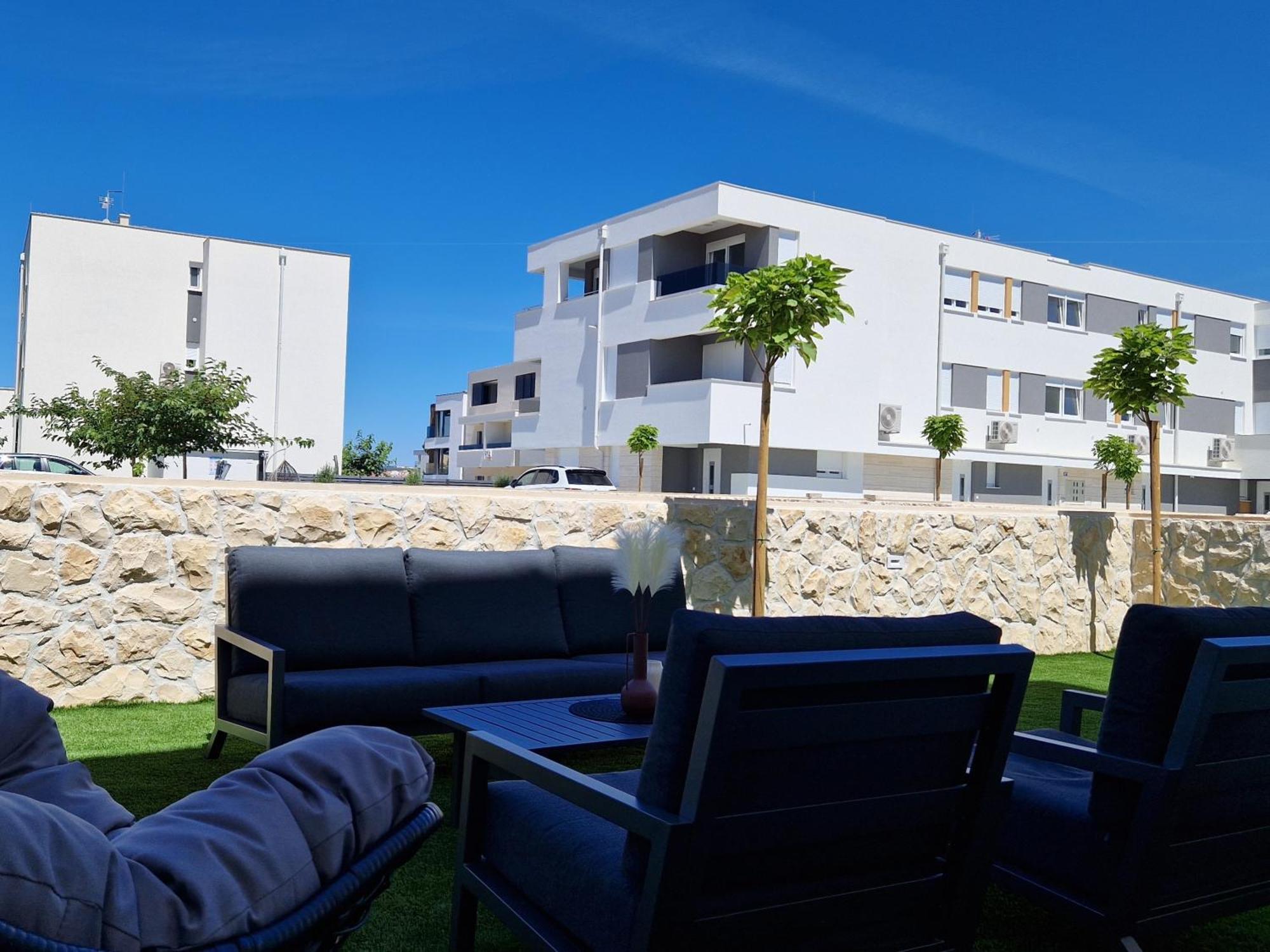 Luxury Terracotta Sun With Private Jacuzzi And Garden * Novalja